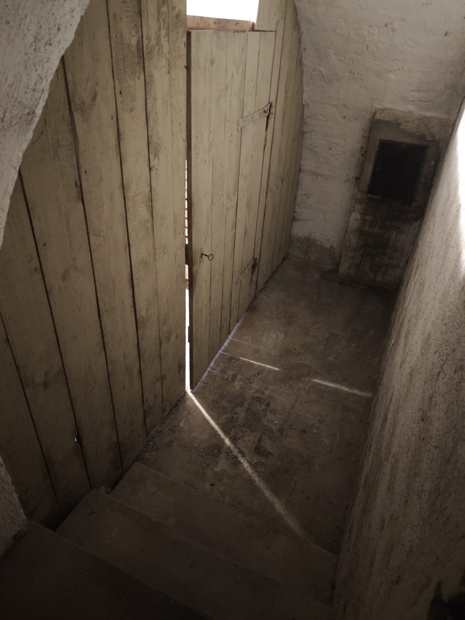 Kellertreppe nach der Entrümpelung