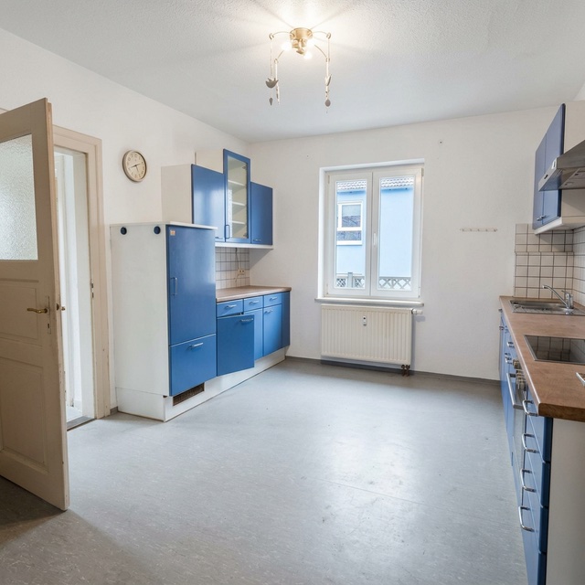 Küche nach der Entrümpelung – besenrein