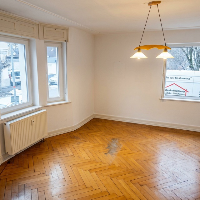 Wohnzimmer nach der Entrümpelung – besenrein